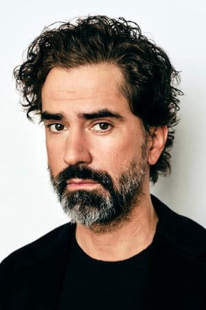 Image of Hamish Linklater